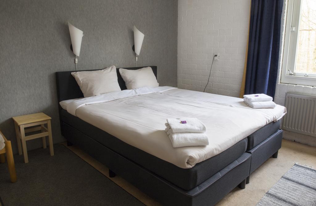 Hotel Restaurant 'De Oorsprong' Sint Nicolaasga ภายนอก รูปภาพ