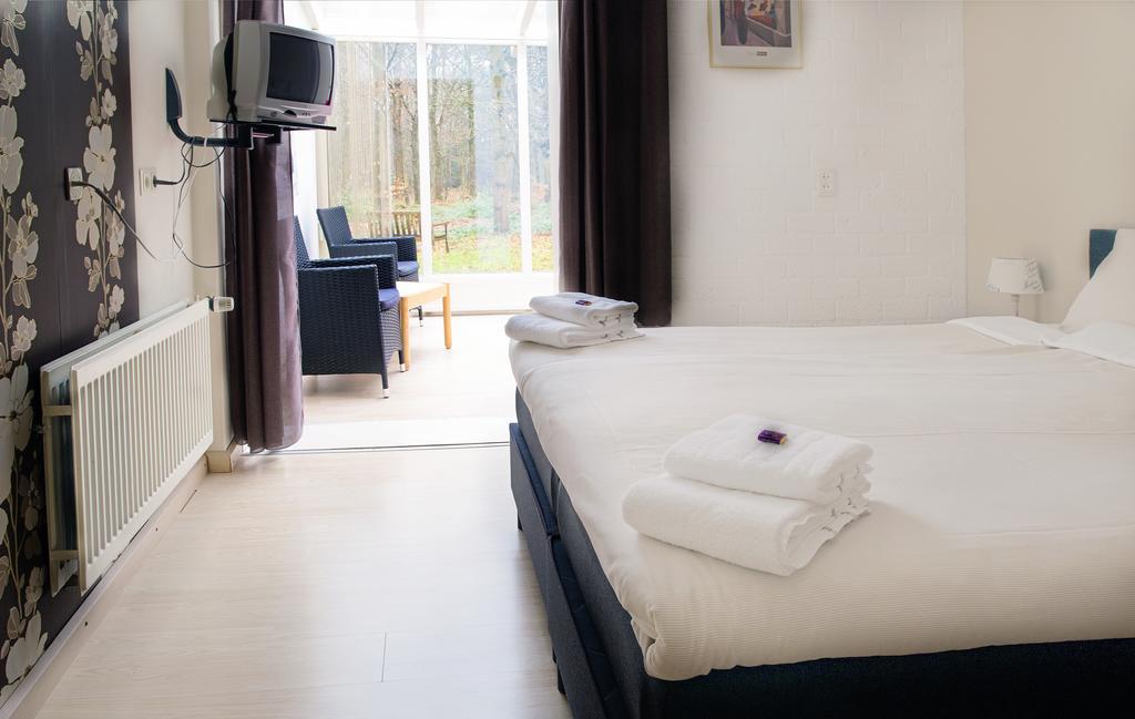 Hotel Restaurant 'De Oorsprong' Sint Nicolaasga ภายนอก รูปภาพ