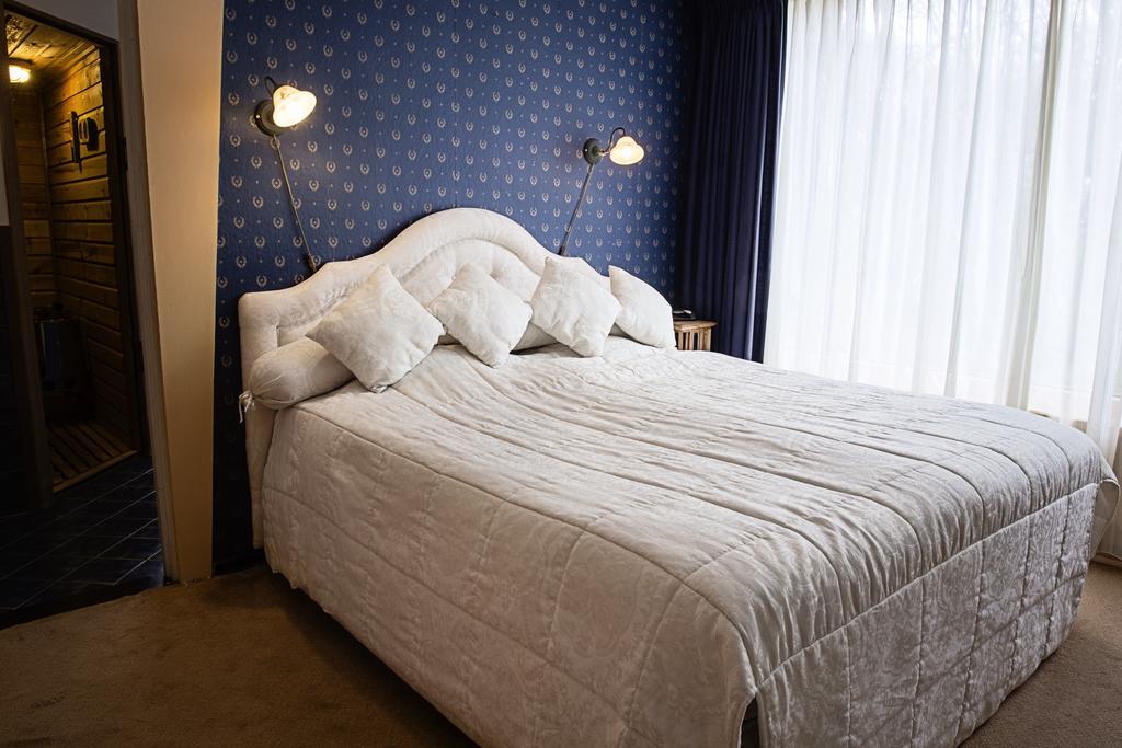 Hotel Restaurant 'De Oorsprong' Sint Nicolaasga ภายนอก รูปภาพ