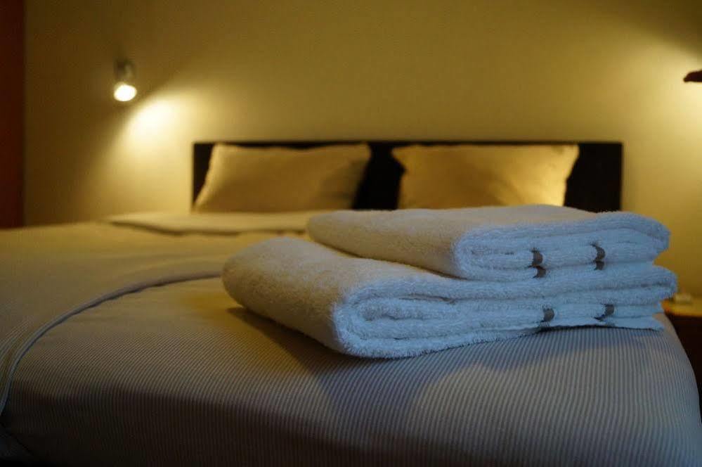 Hotel Restaurant 'De Oorsprong' Sint Nicolaasga ภายนอก รูปภาพ